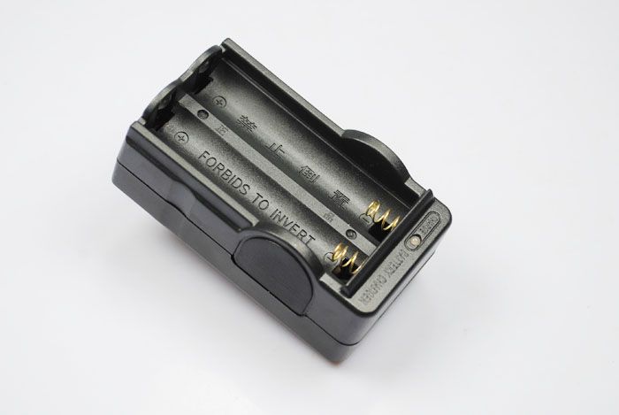 OEM Digital Battery Charger 2x18650 Rechargeable Batteries Smart Charging Travel Friendly Global Compatibility