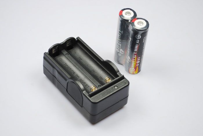 OEM Digital Battery Charger 2x18650 Rechargeable Batteries Smart Charging Travel Friendly Global Compatibility