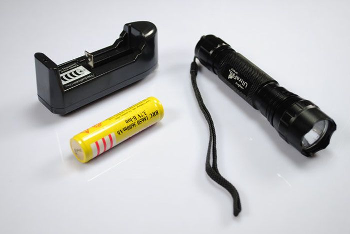 UltraFire WF-501B U2 LED Flashlight 1300 Lumens Rugged Zoomable Camping Gear Emergency Tactical Light