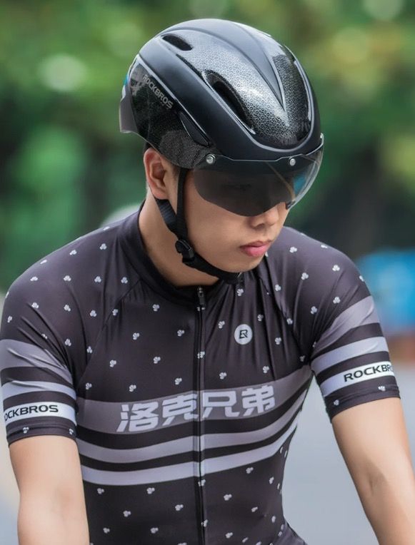 ROCKBROS Bicycle Helmet Ultralight Design with Integrated LED Light Magnetic Goggles Comfortable and Safe